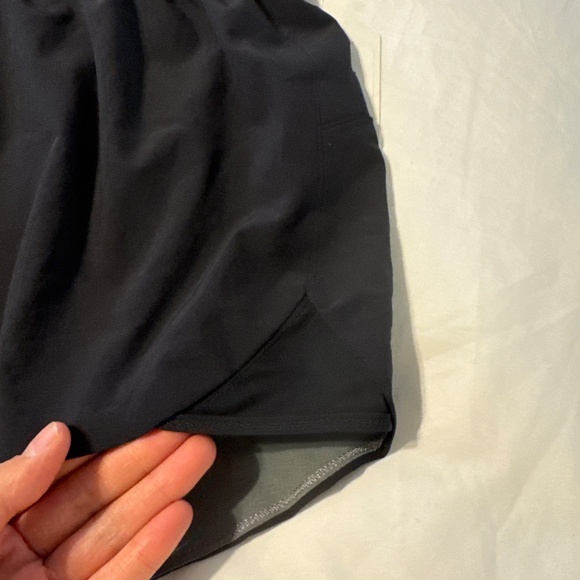 Lululemon Go the distance short size 6 NWT - Picture 7 of 7